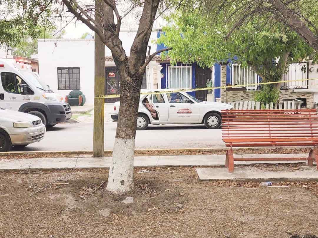 Muere maestra en taxi