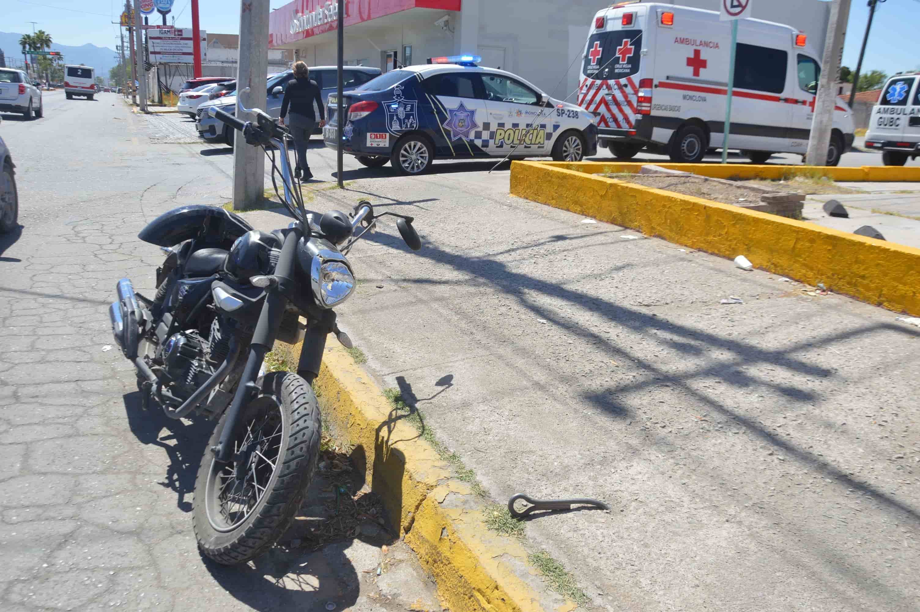 Se le atraviesa a motociclista 