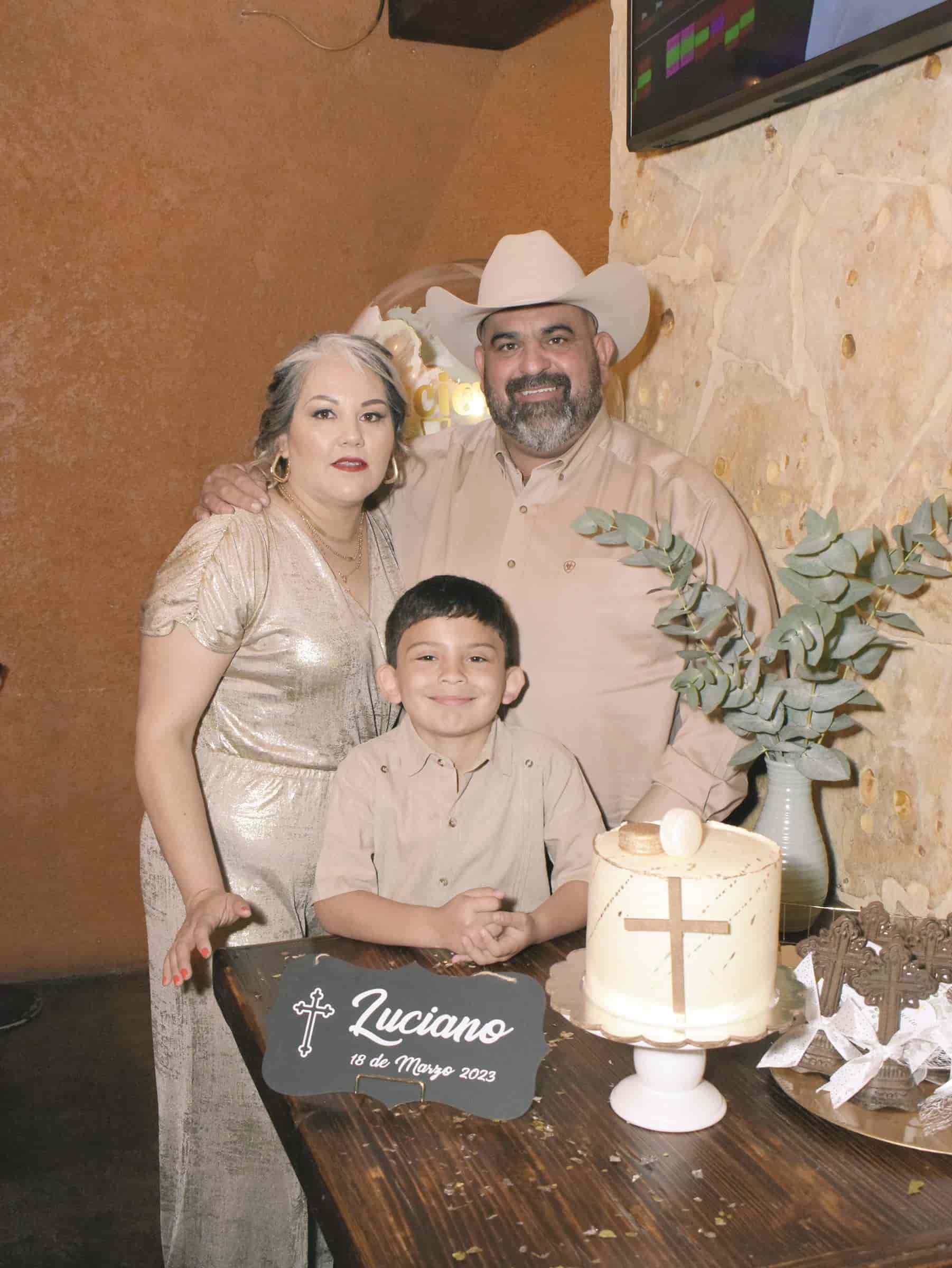 Luciano recibe su primer sacramento