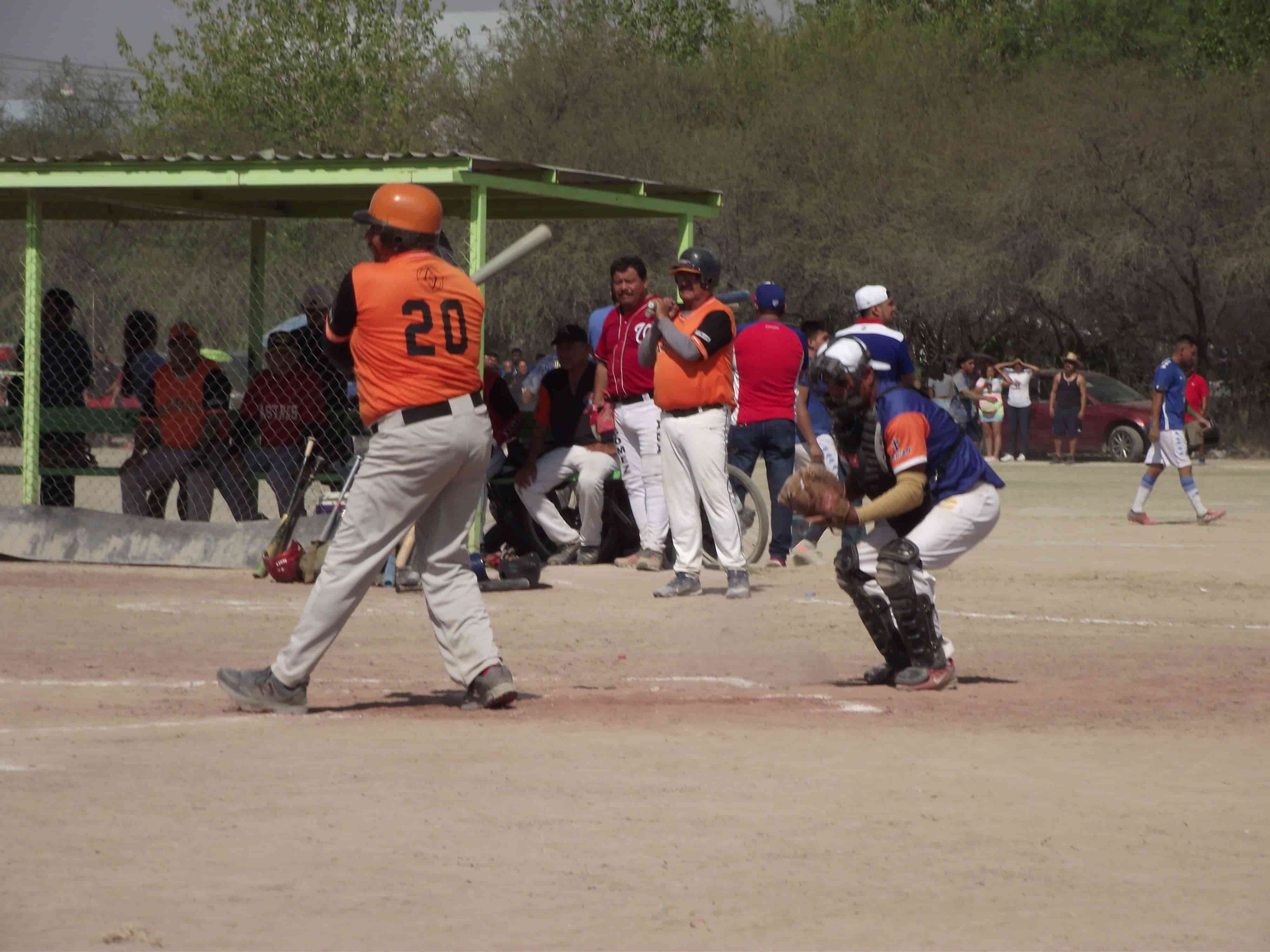 Phillips avanza en Liga Recreativa de 60 Años