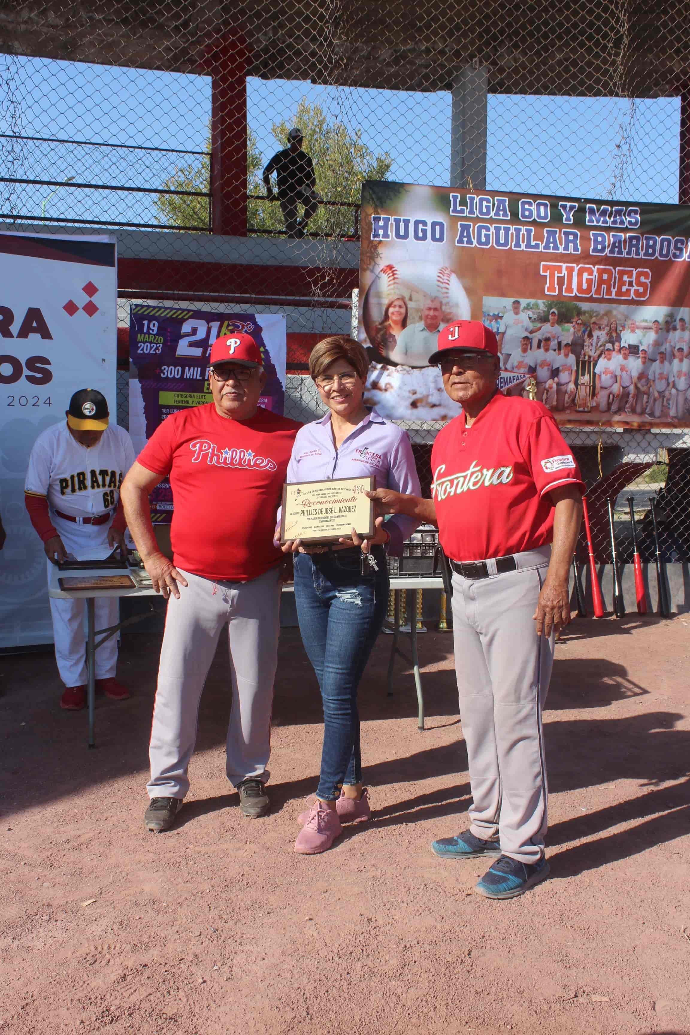 Phillips avanza en Liga Recreativa de 60 Años
