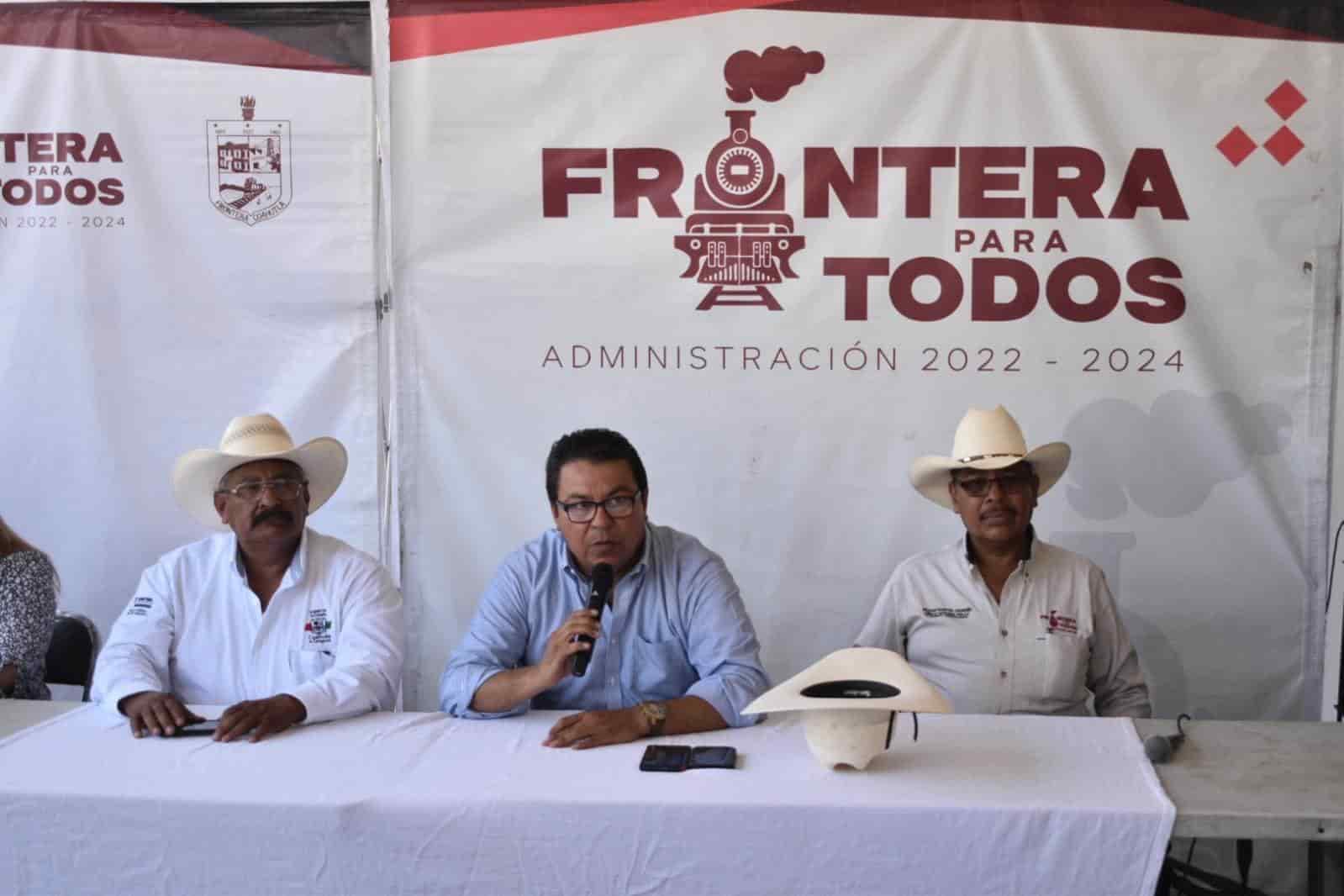 Entregan sorgo a productores