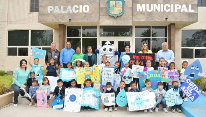 Desfilan alumnos por el día del agua 