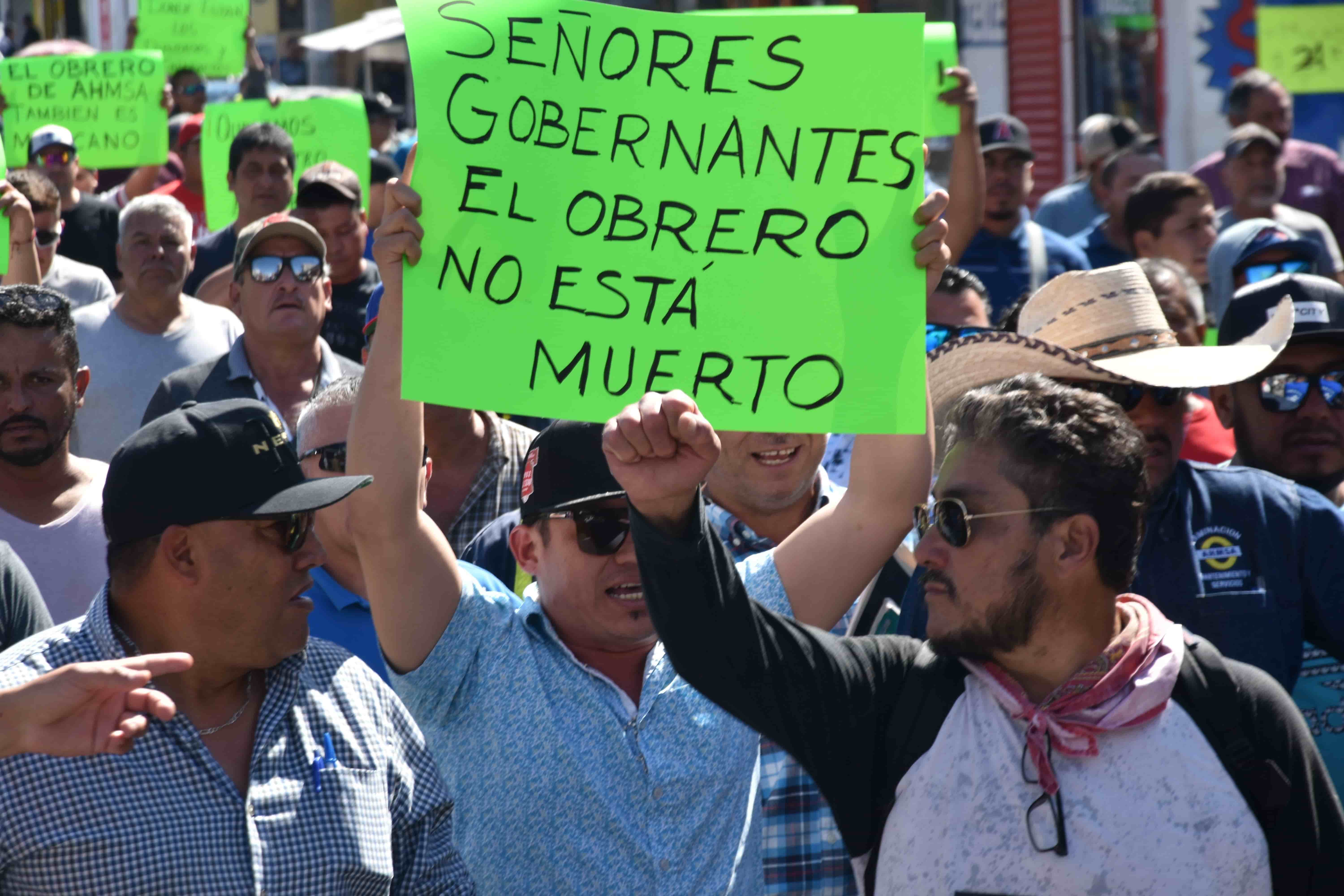 Amagan obreros con intensificar protestas
