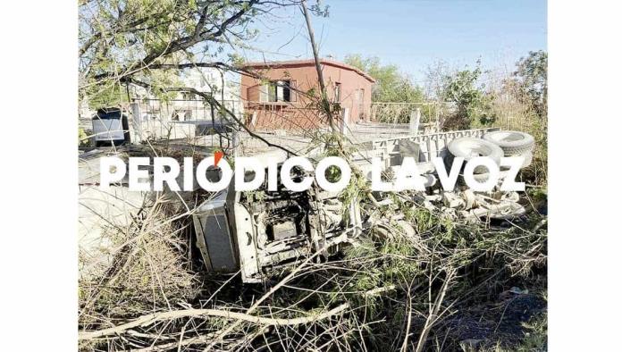 Aplasta vivienda camión de volteo