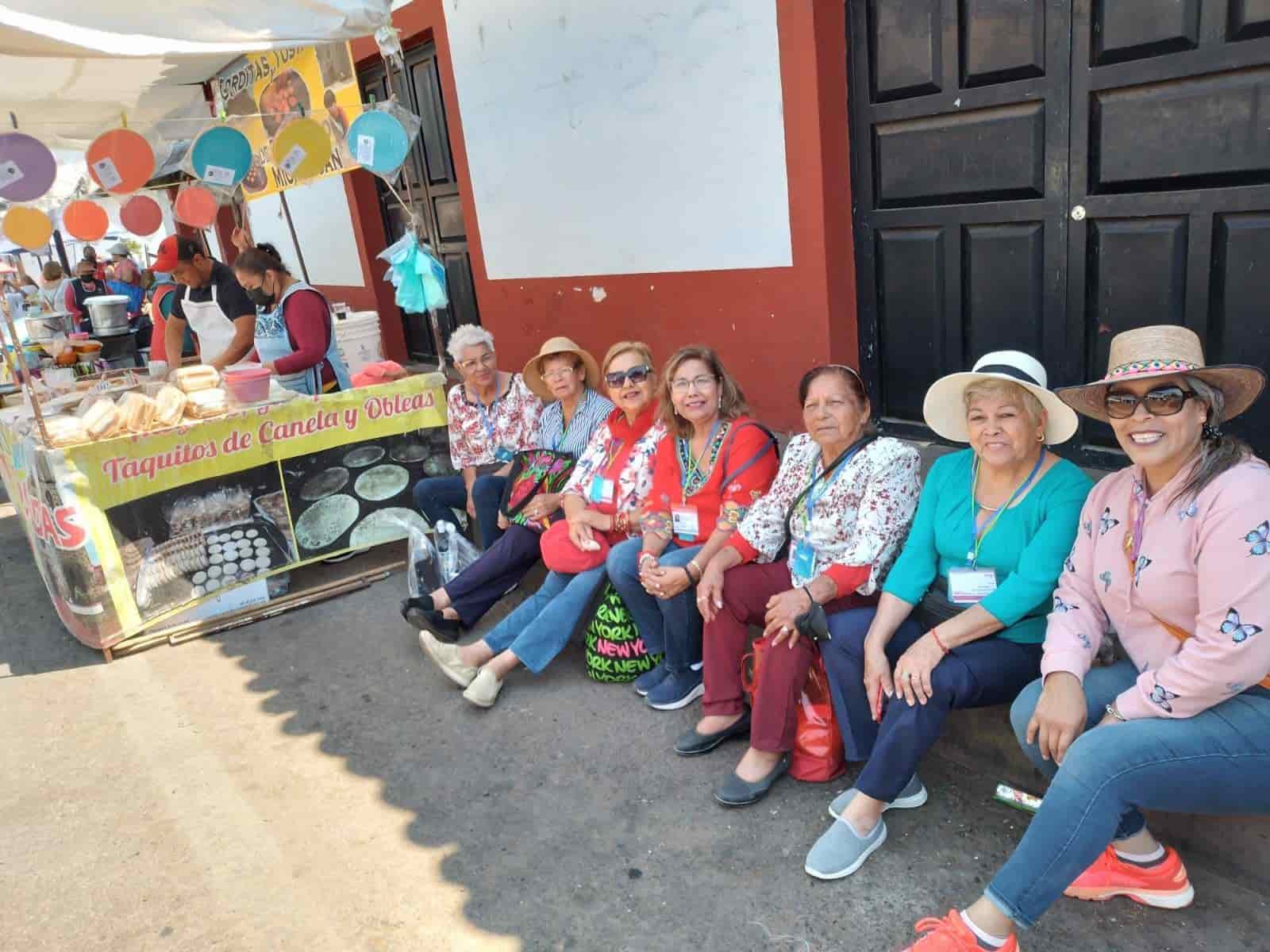 Visitan adultos a Michoacán