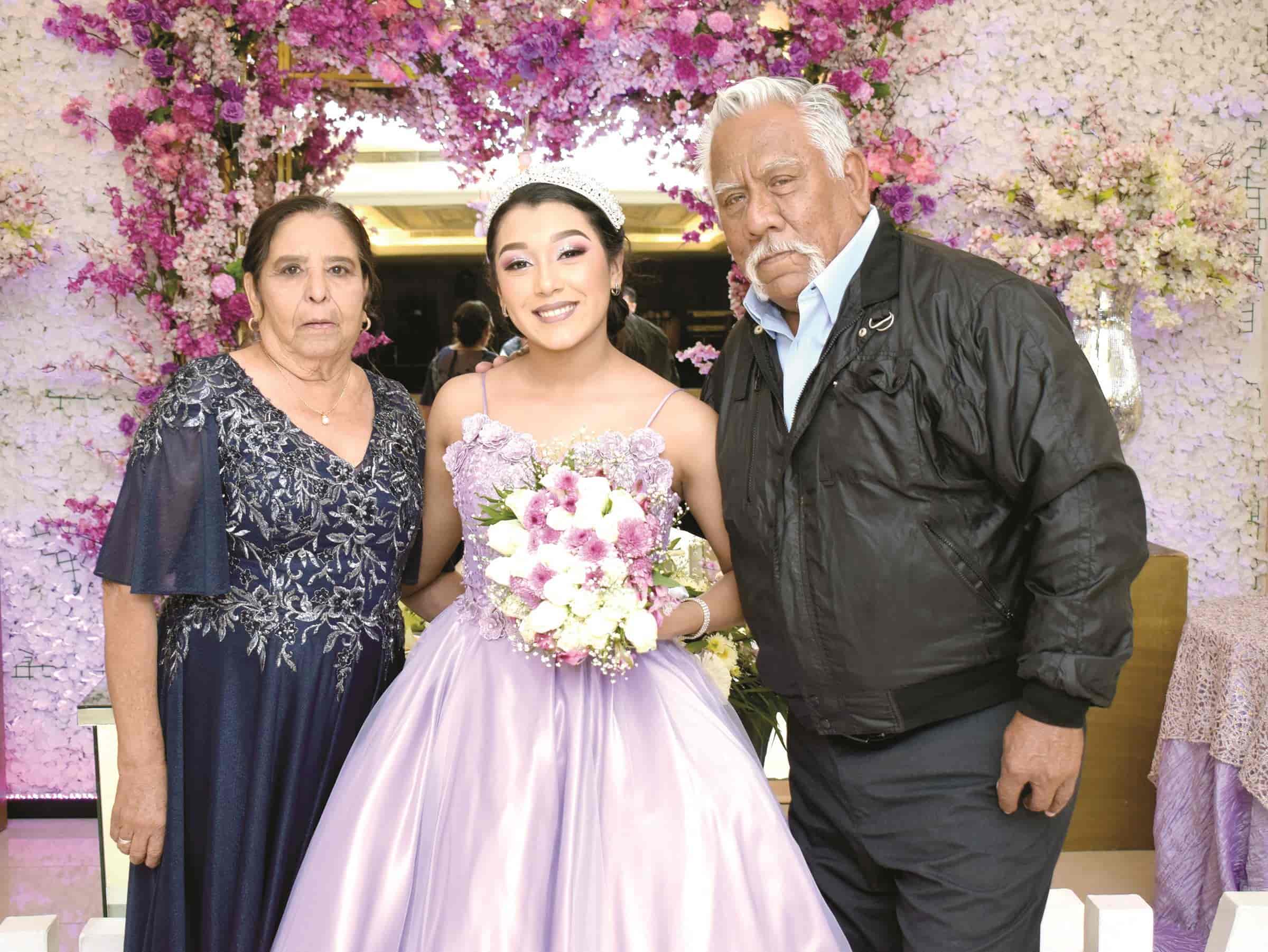 Emma celebra sus XV primaveras