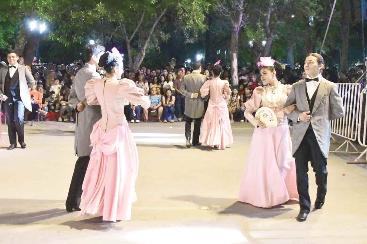 Disfrutan en SB del Domingo Cultural