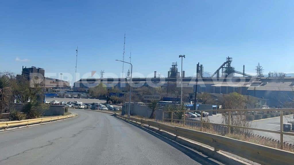 Sin salario, sin ahorro y sin esperanza, empleados de confianza de AHMSA