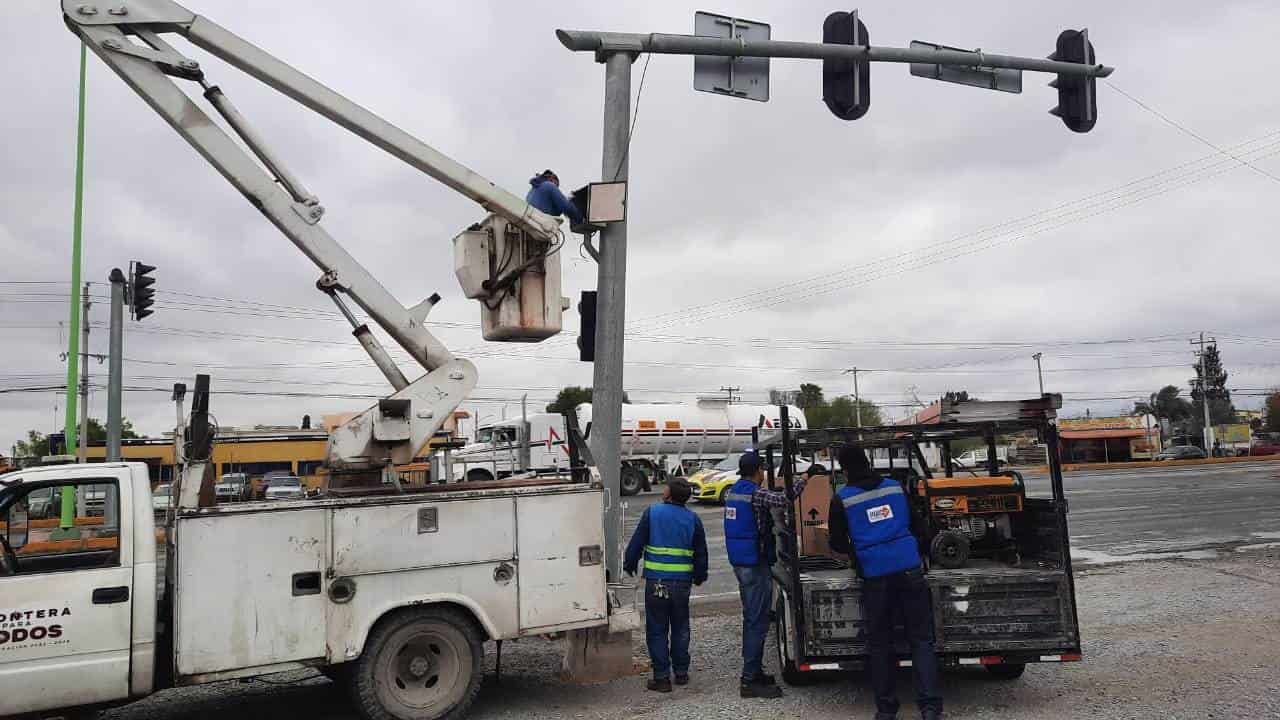 Mejoran semáforos de la carretera 30