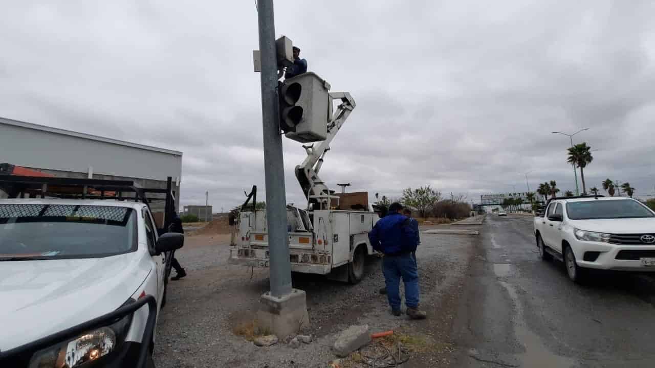 Mejoran semáforos de la carretera 30
