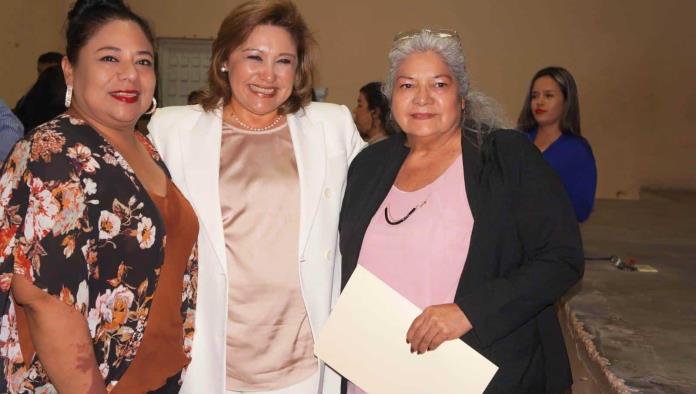 Entrega ICATEC y Diana constancias 