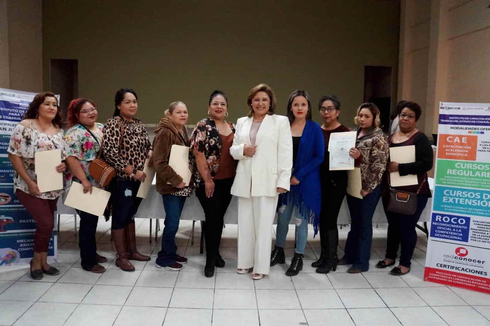 Entrega ICATEC y Diana constancias 