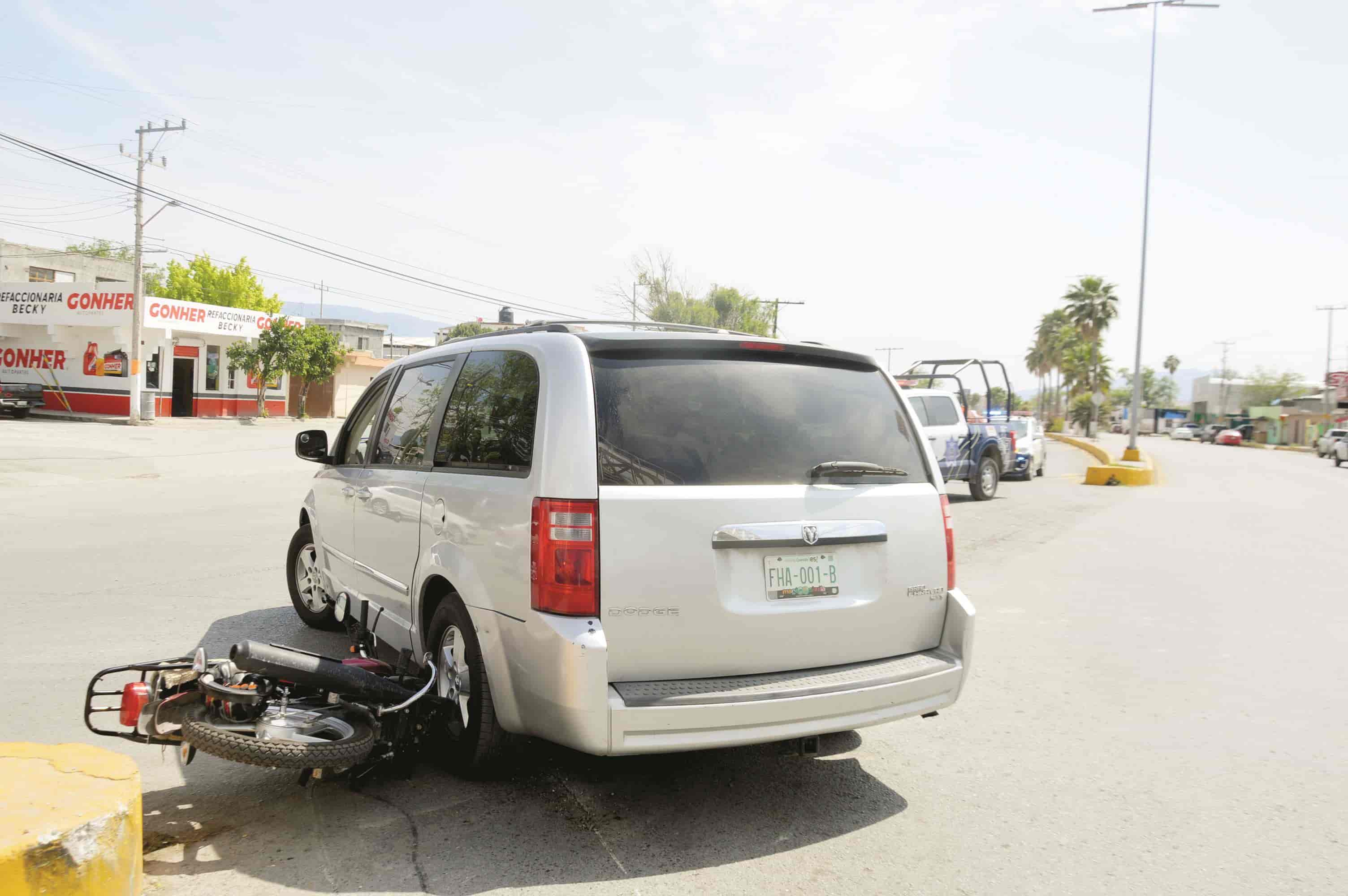 Embiste a motociclista 