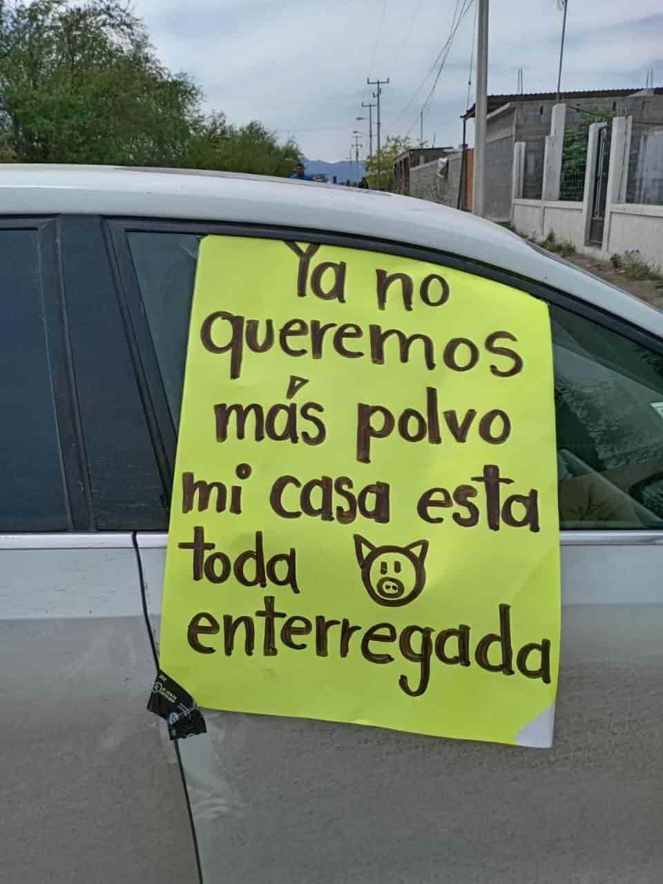 Bloquean calle en Barrio El Agrario