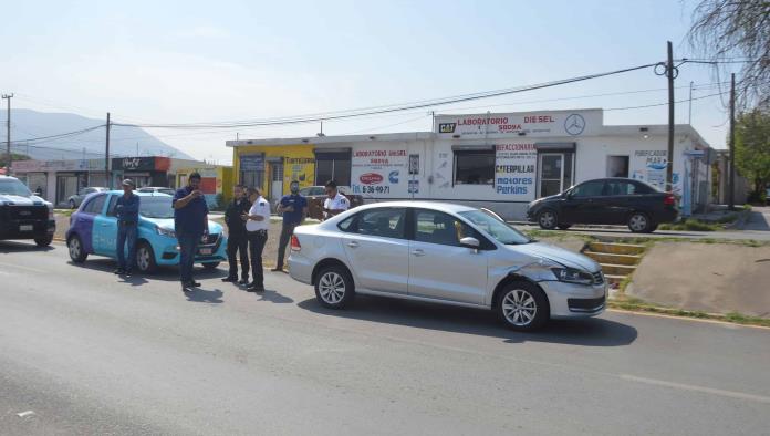 Le pega a en Toyota