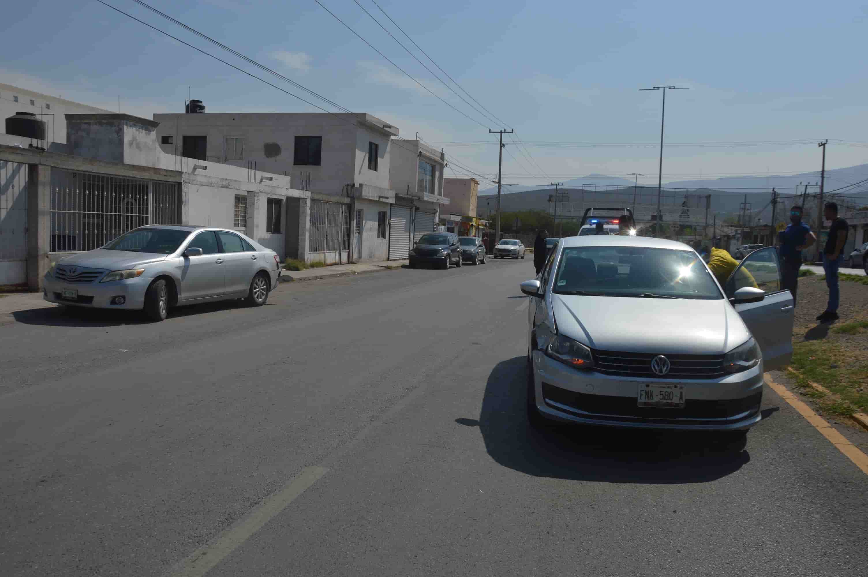 Le pega a en Toyota