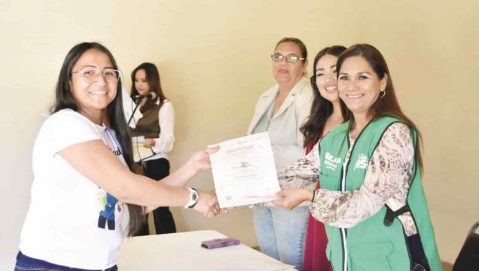 Empoderan con cursos a mujeres