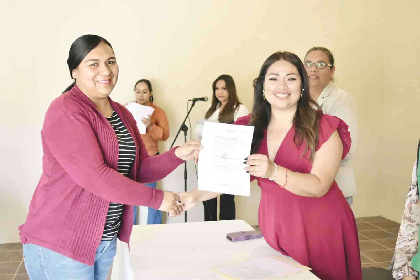 Empoderan con cursos a mujeres