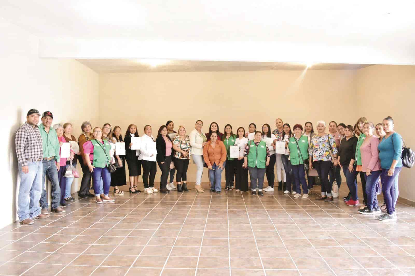 Empoderan con cursos a mujeres