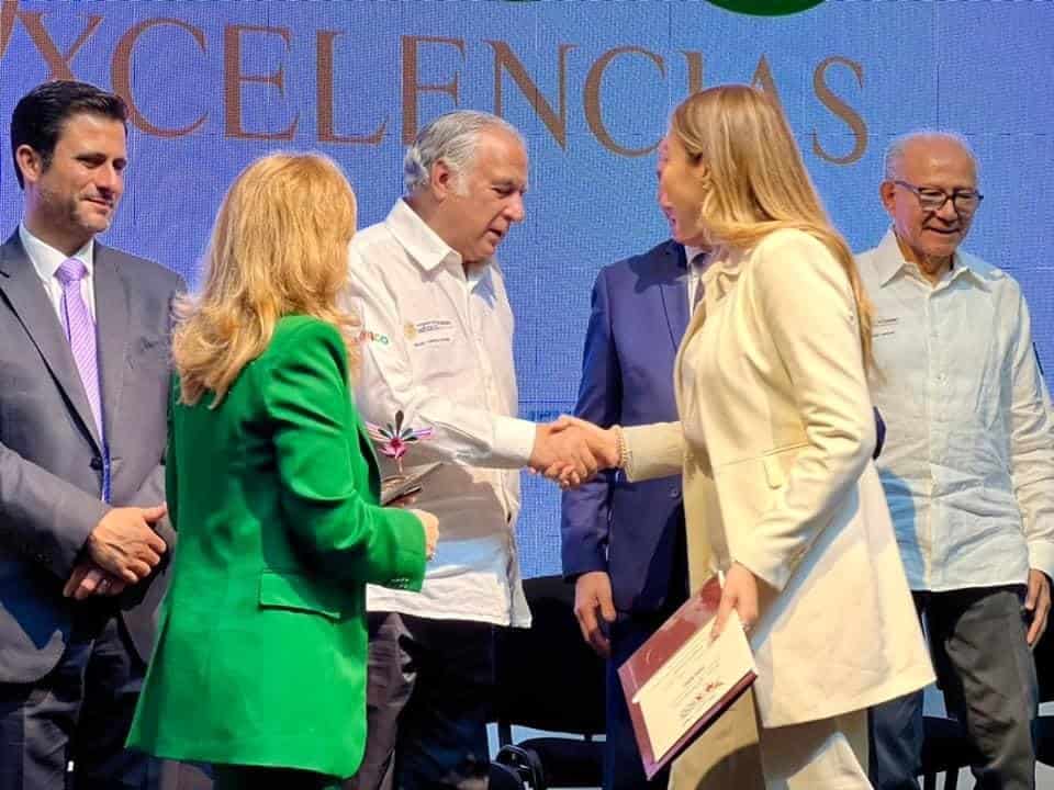 Orgullosa alcaldesa del Premio Mágico