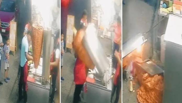 ¡Y se marchó! A taquero se le cae el trompo de pastor y triste momento se vuelve viral