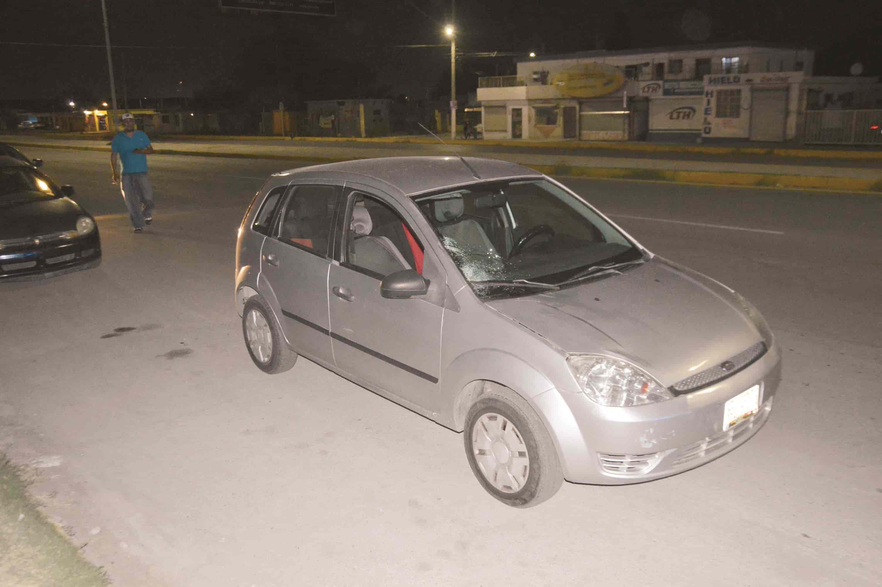 Atropella cafre a jovencito