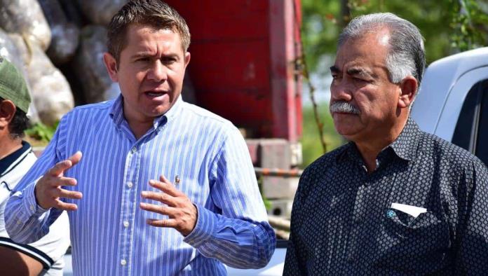 Entregan nogales a los agricultores