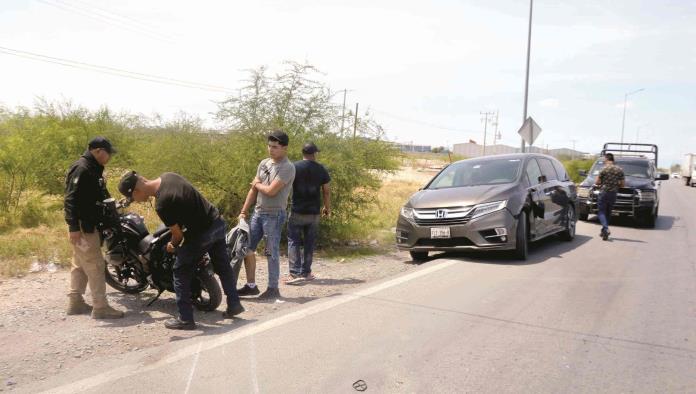 Lo impacta motociclista