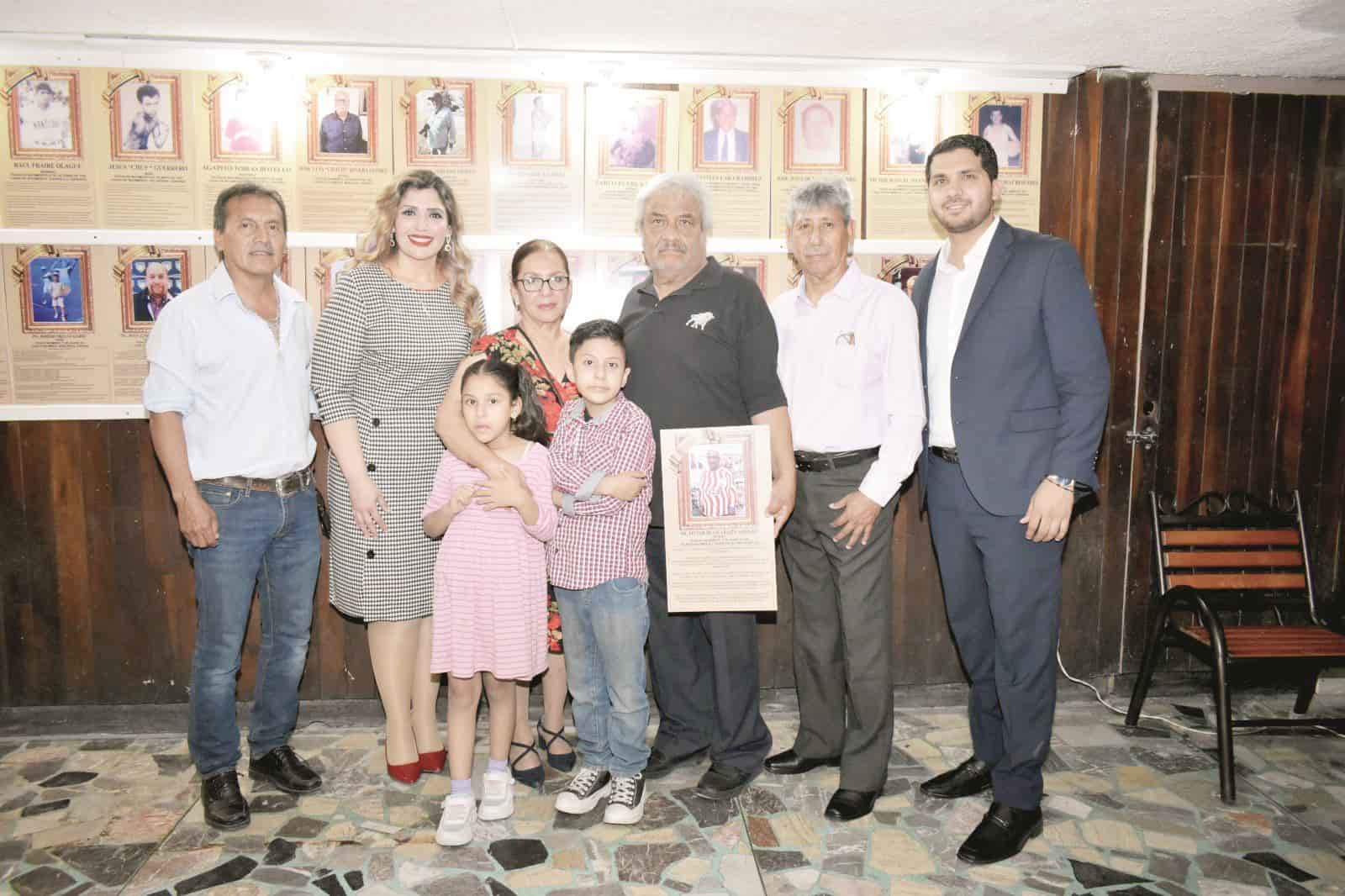 Cumple Yajaira ¡Con inmortales del deporte!
