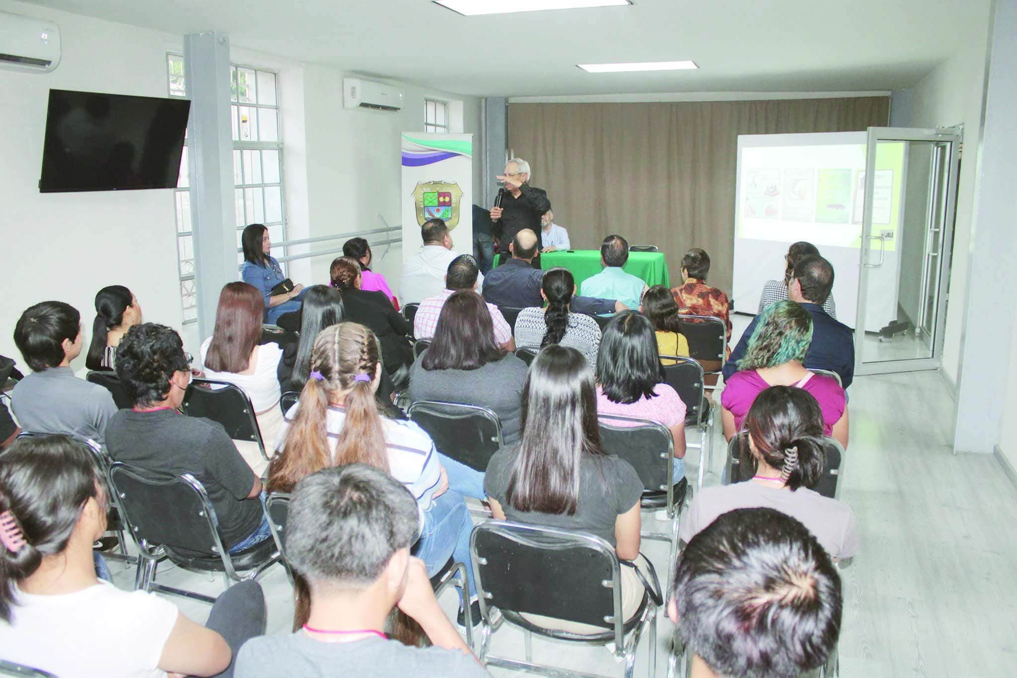 Presentan libro “Diccionario Etimológico de Voces y Modismos de la Región Carbonífera”