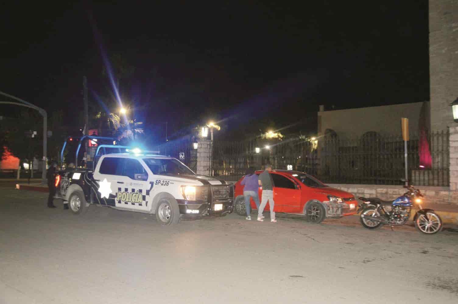 Estrella moto en automóvil