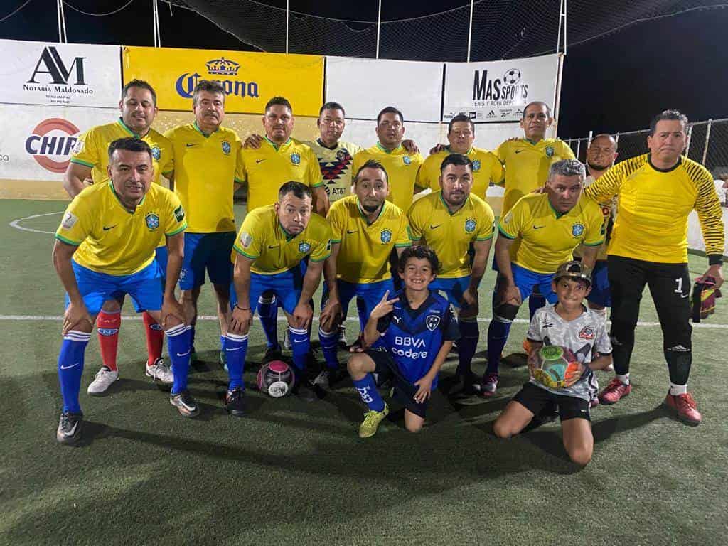 Amigos del Golo; Campeón en la Corona