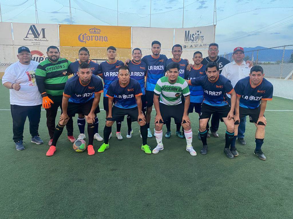 Amigos del Golo; Campeón en la Corona