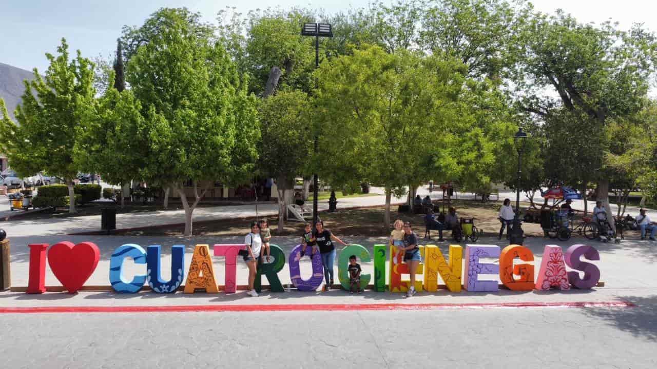 Las coloridas letras fueron instaladas desde el pasado viernes.