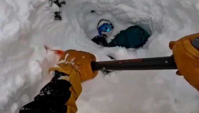 Rescate milagroso: Youtuber encuentra a hombre enterrado bajo la nieve