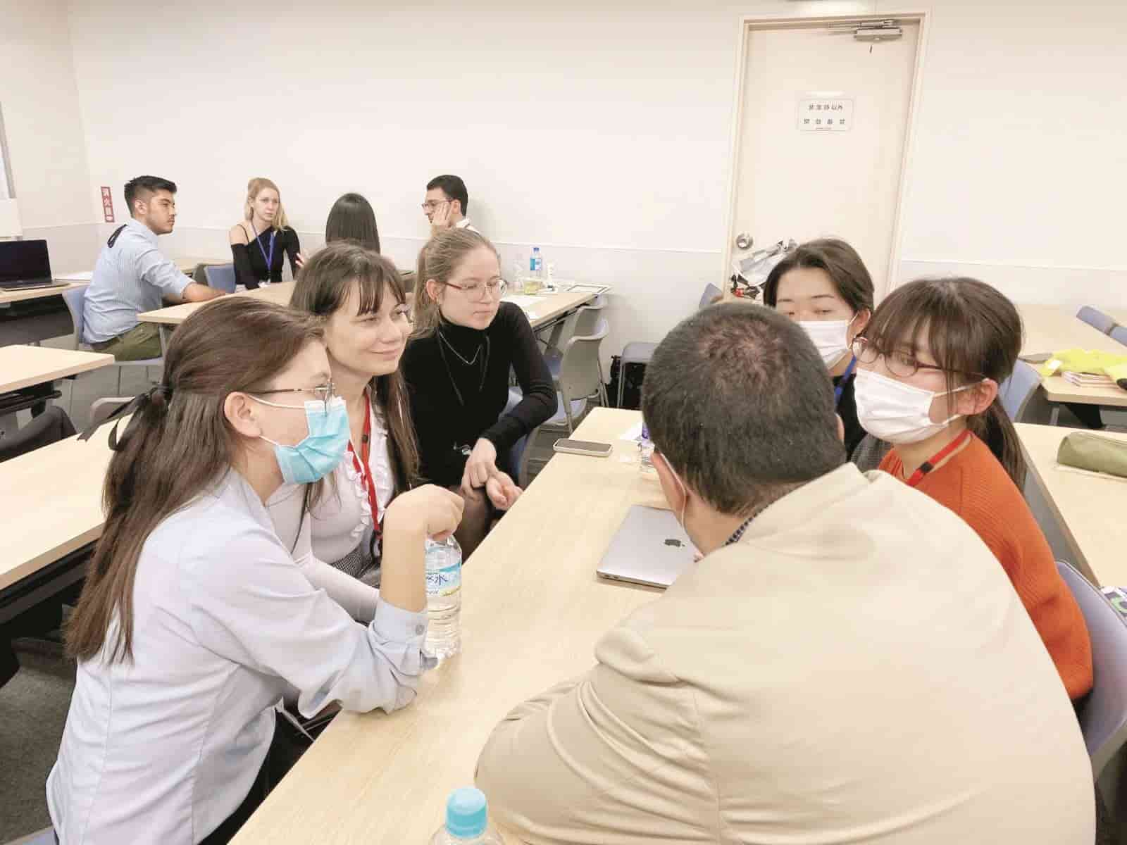 Acude Sofía a foro en Japón
