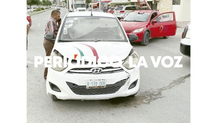 Choca taxista a saltillense
