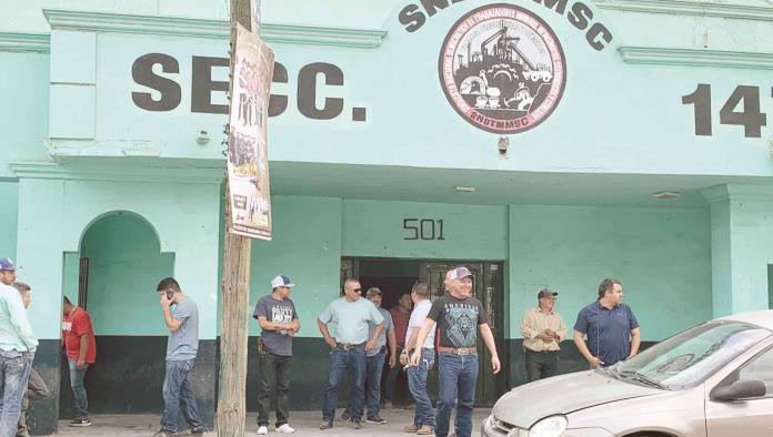 Siguen obreros sin salarios
