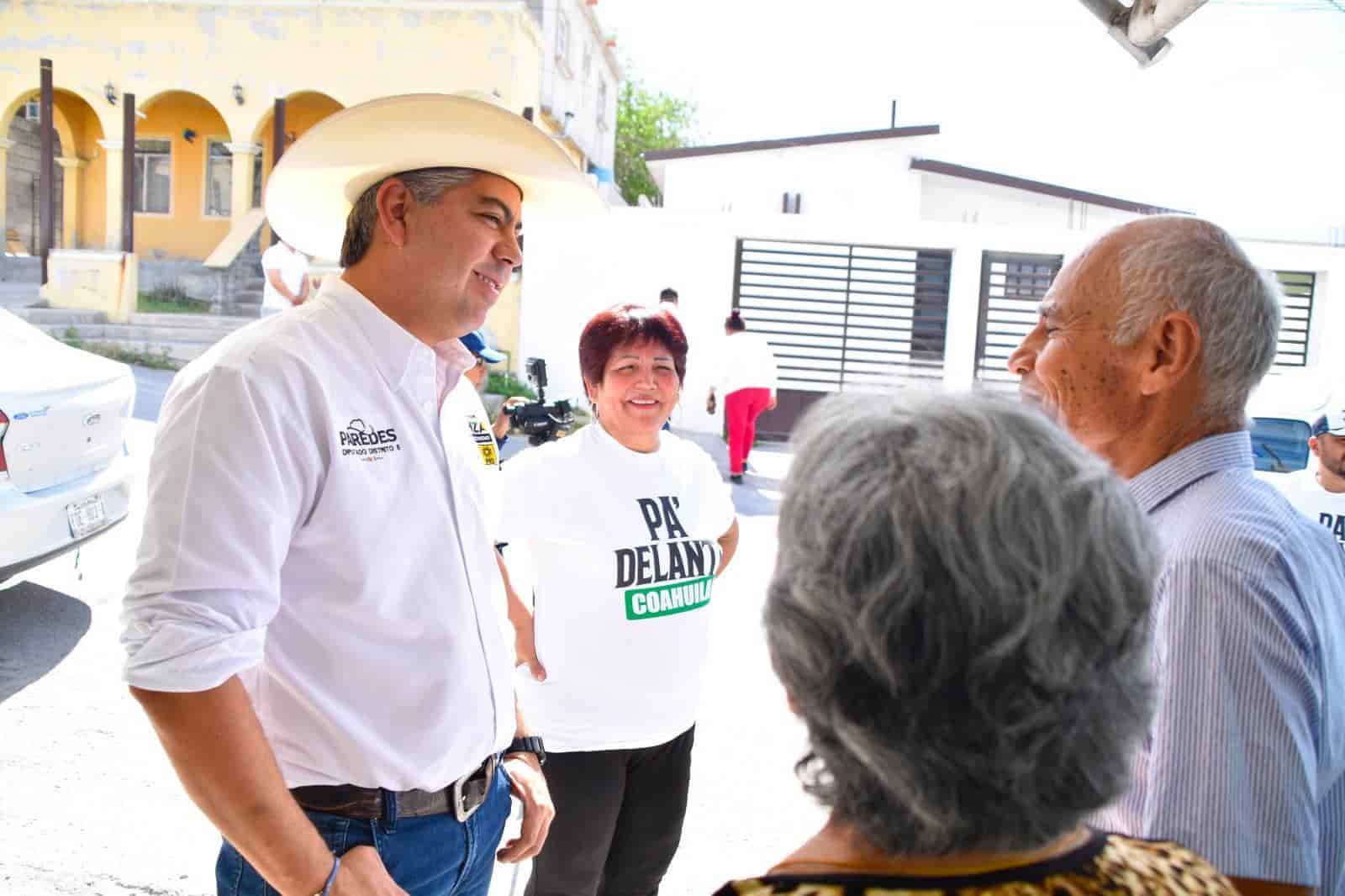 Más de 200 vecinos se reúnen con Parede