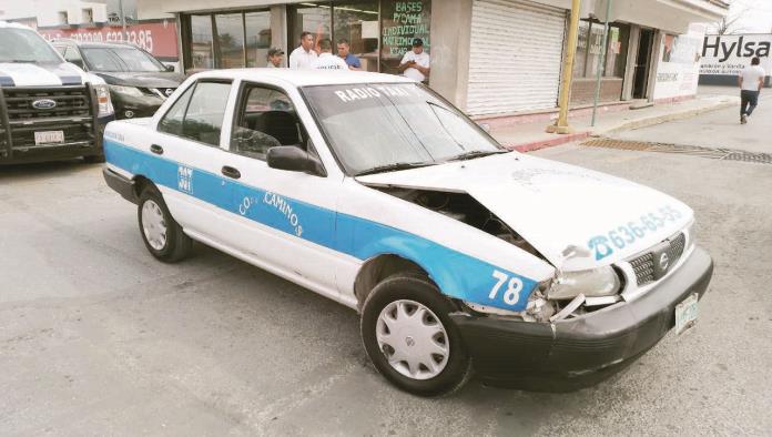 Causa taxista fuerte choque
