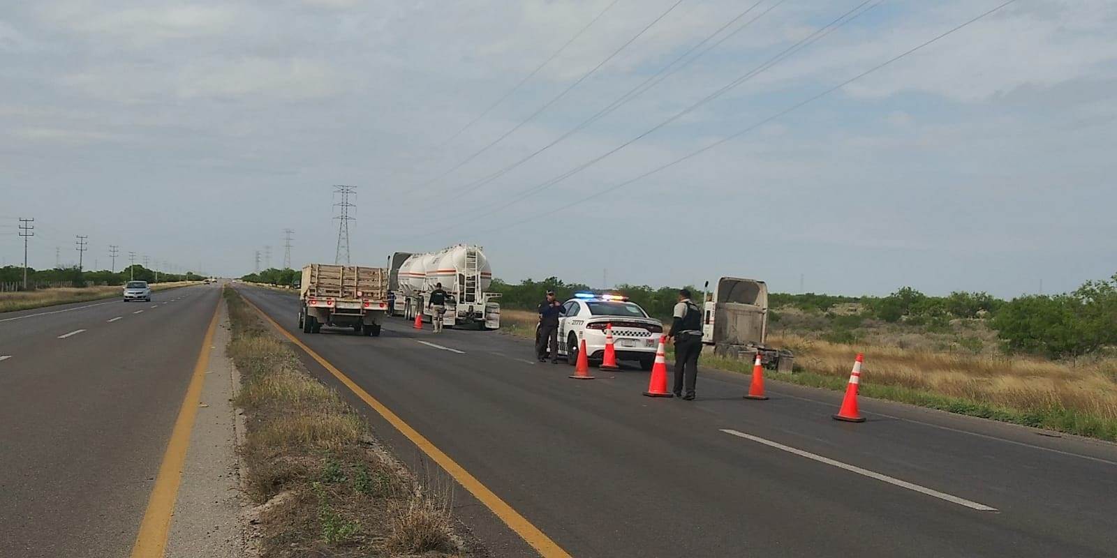 Choca contra tractocamión