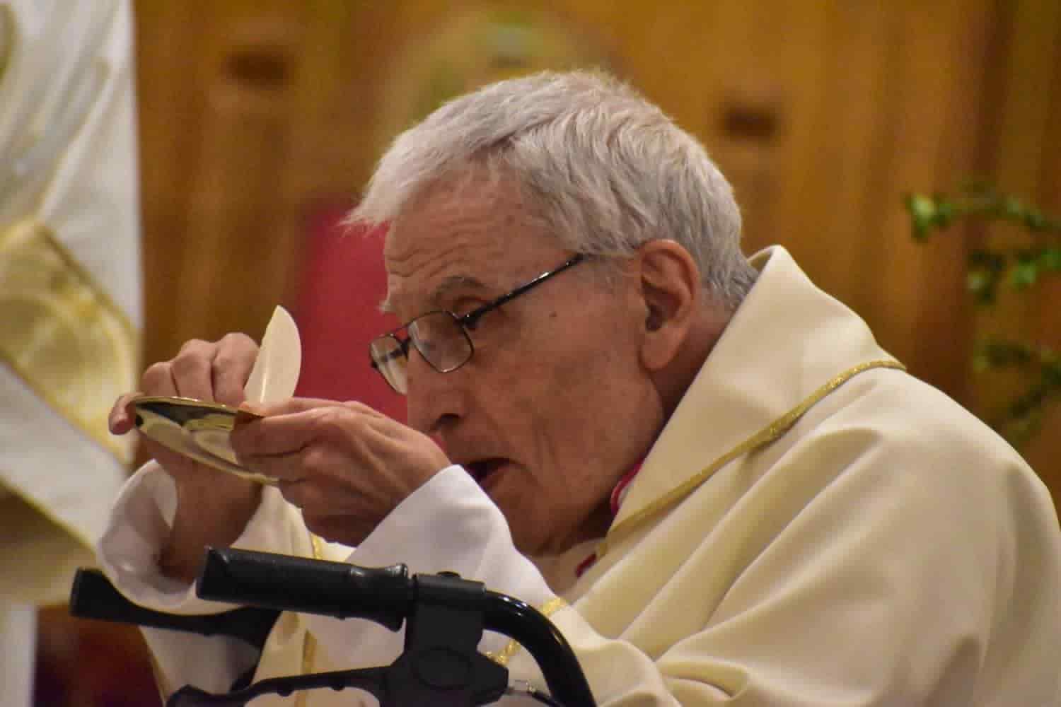 Ya es “Monseñor” El Padre Almaraz