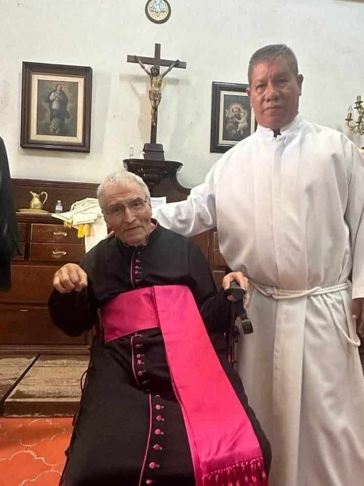 Ya es “Monseñor” El Padre Almaraz