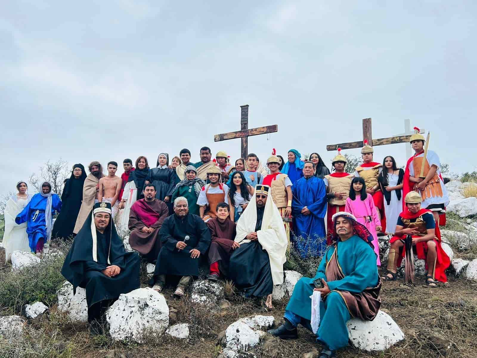 Reviven católicos Viacrucis en Palaú