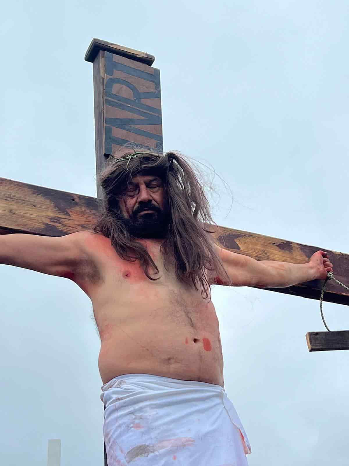 Reviven católicos Viacrucis en Palaú