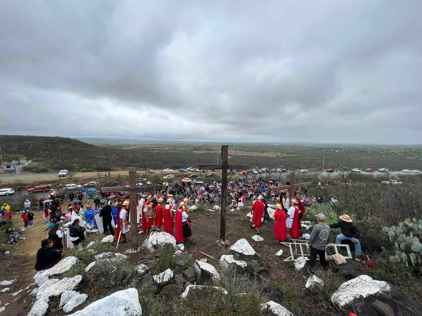 Reviven católicos Viacrucis en Palaú