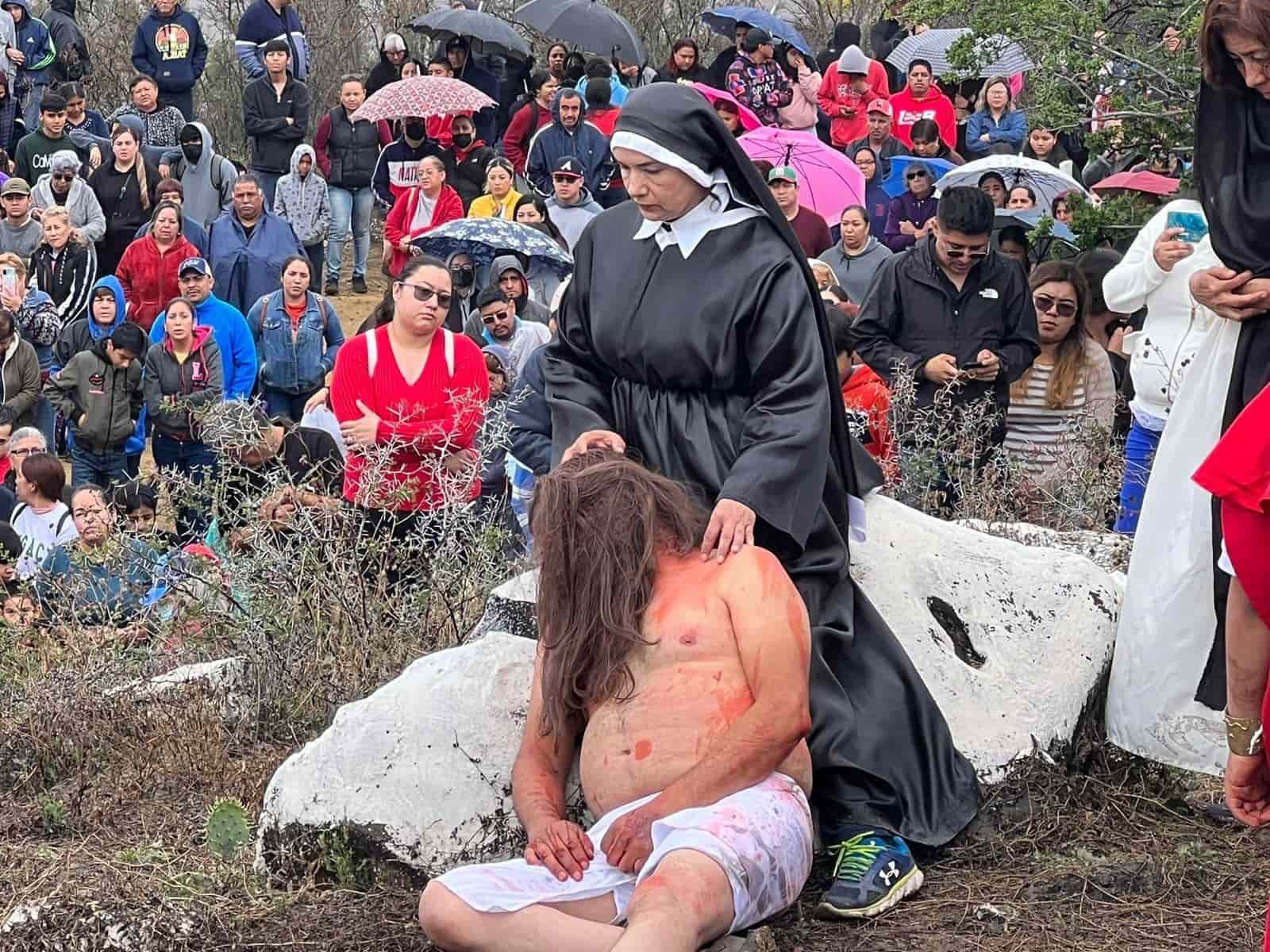 Reviven católicos Viacrucis en Palaú