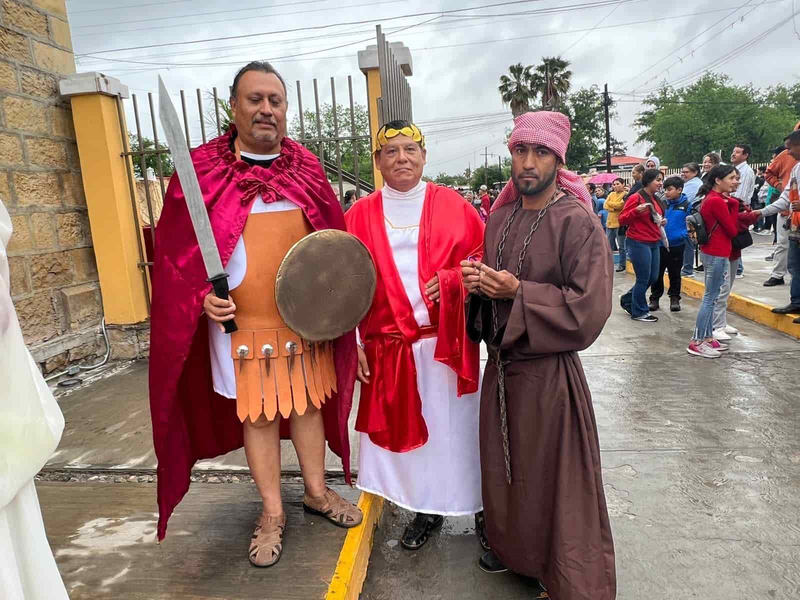 Reviven católicos Viacrucis en Palaú