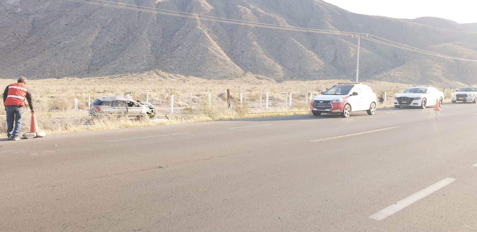 Se mata mujer en volcadura